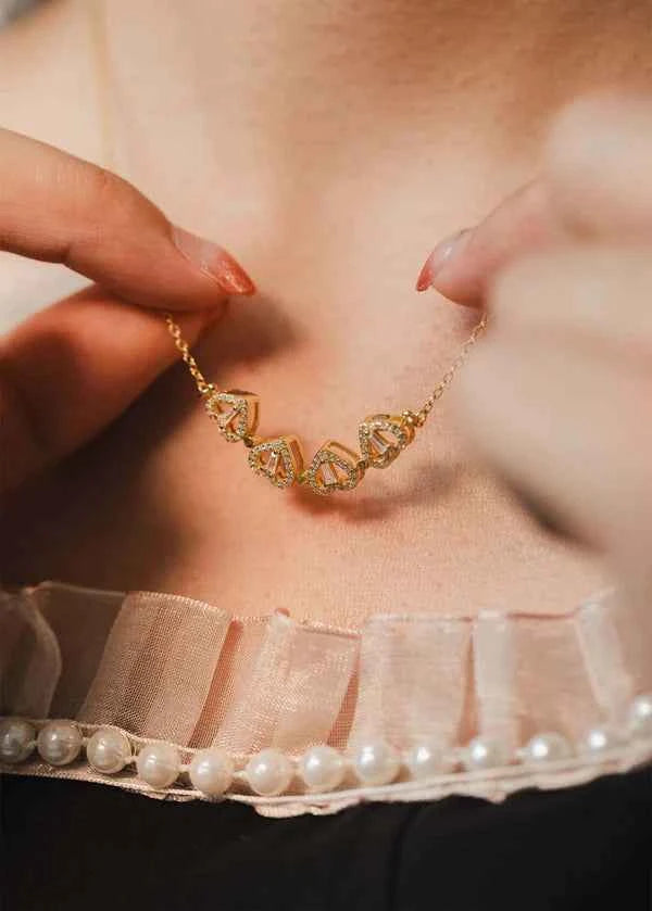 Clover Heart Necklace – Four Leaf Flower Design Elegant Jewelry for Women